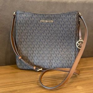 Medium Michael kors crossbody bag